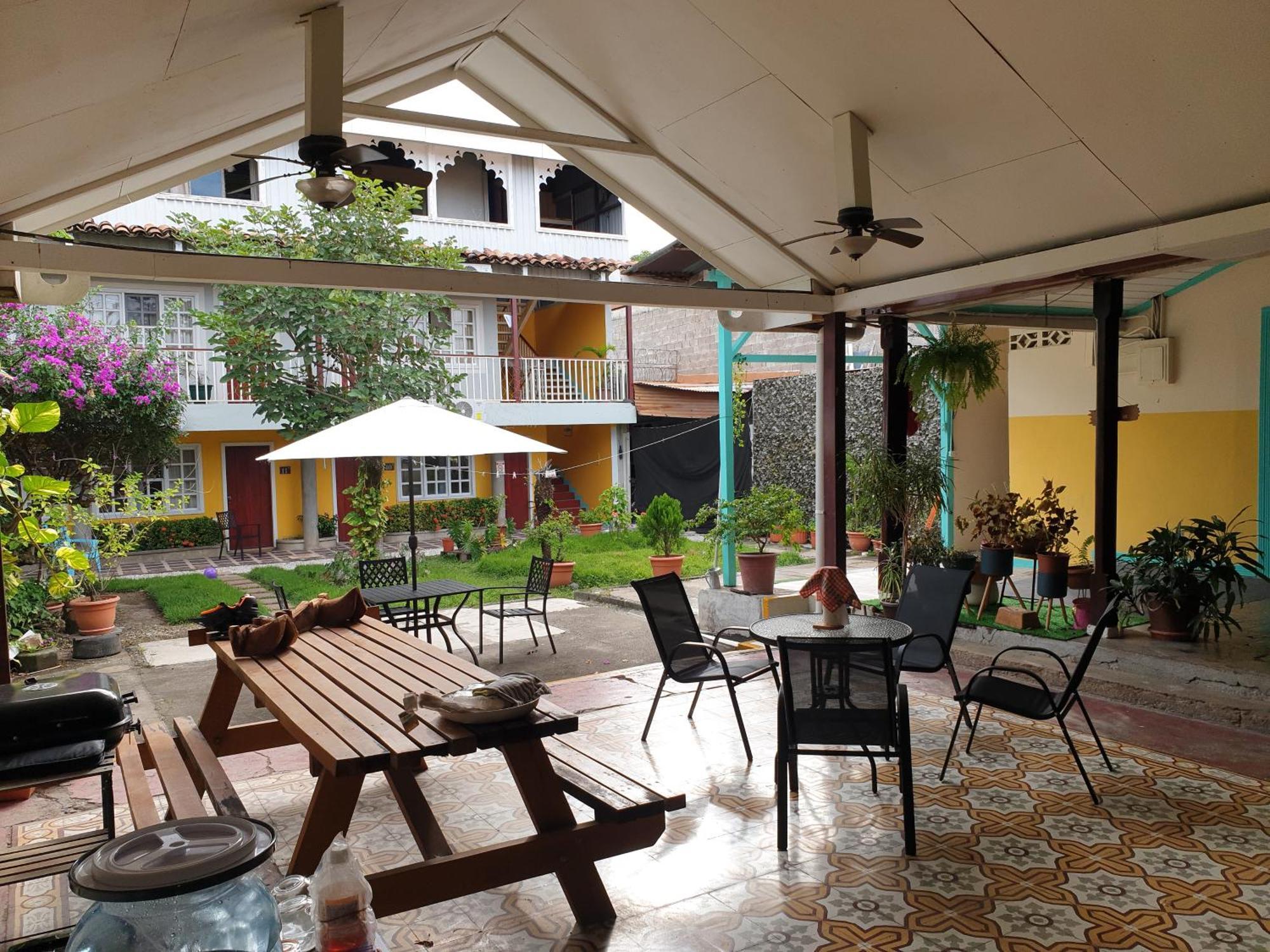Hotel Ліберія Екстер'єр фото